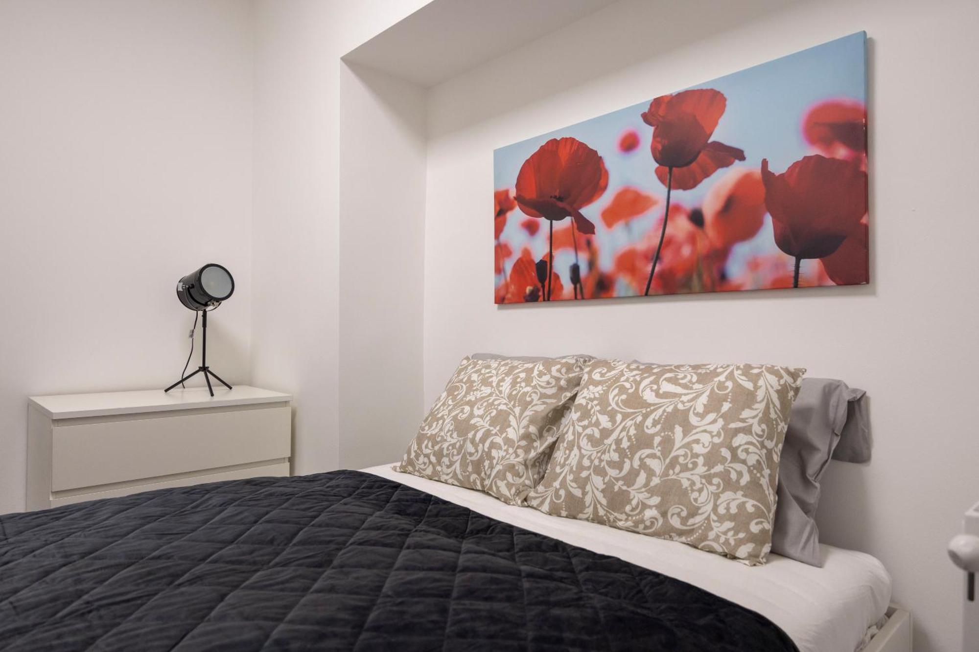 Deluxe Elizabeth W/ 4bedrm, 2bathrm, 1lvngrm Apartman