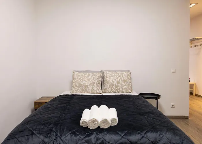 Deluxe Central Elizabeth Residence W/ 4Bedrm, 2Bathrm, 1Lvngrm