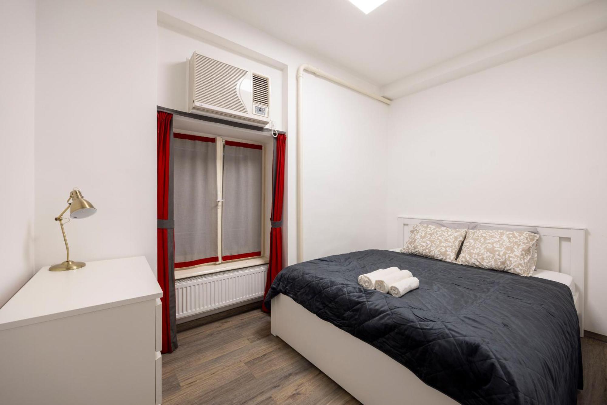 Apartment Deluxe Elizabeth W/ 4bedrm, 2bathrm, 1lvngrm